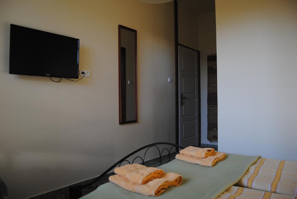 Villa Hedi Panzió Dunakiliti Esterno foto