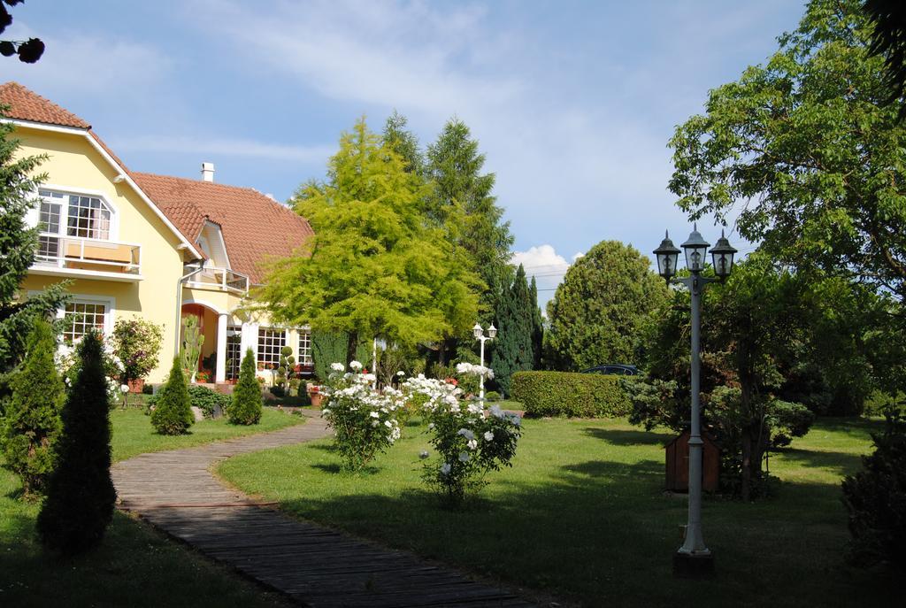 Villa Hedi Panzió Dunakiliti Esterno foto